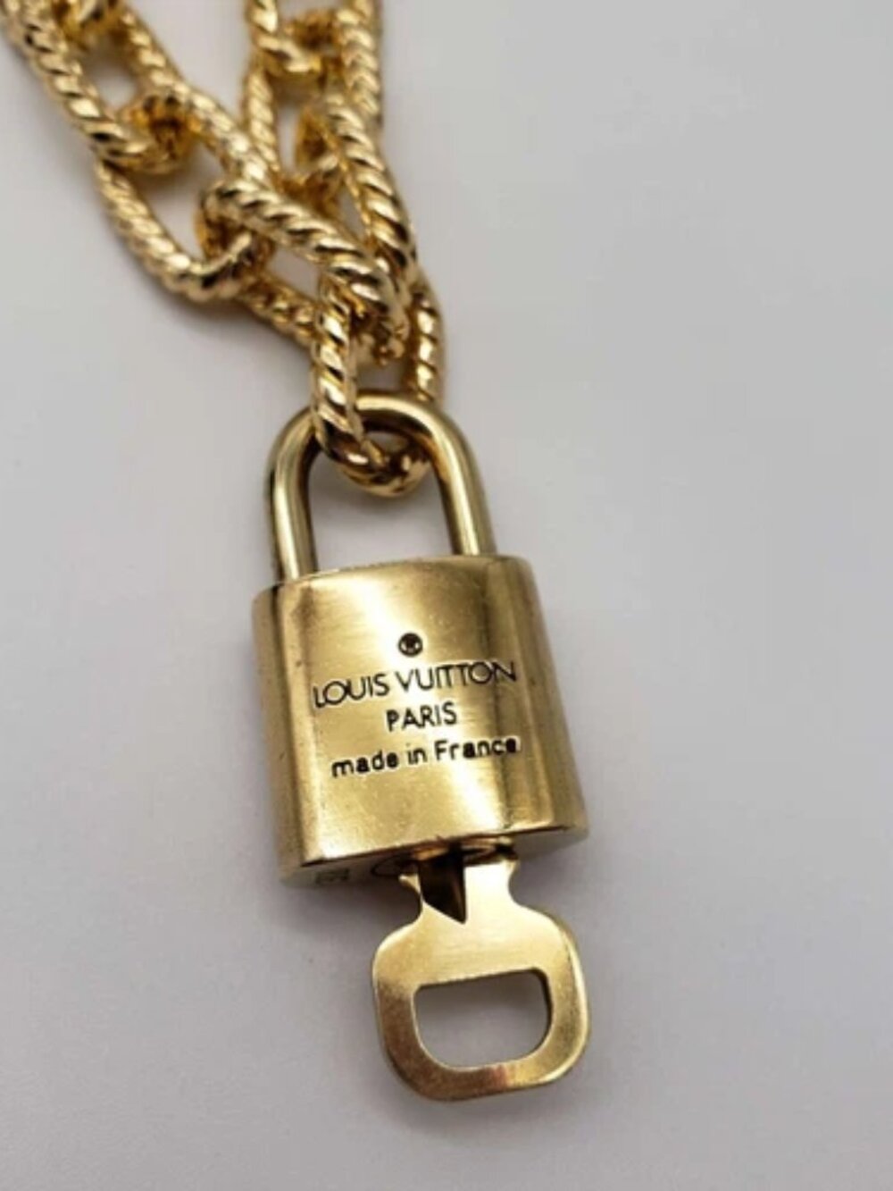 Gold-Plated Necklace with Authentic Louis Vuitton Padlock - Picture 4 of 10